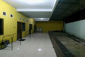 SPOT ON 93621 Kost Bu Tutik Syariah