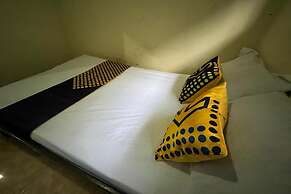 SPOT ON 93621 Kost Bu Tutik Syariah