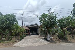 OYO 93638 Lotus Guest House