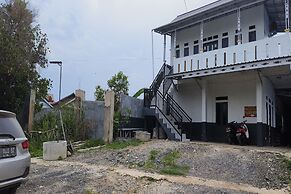 OYO 93642 Penginapan Al-asharNearWarung Acil Ubai