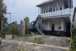 OYO 93642 Penginapan Al-asharNearWarung Acil Ubai