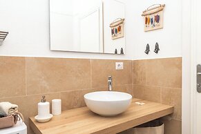 Il Vecchio Faro Vale 150mt From The Beach