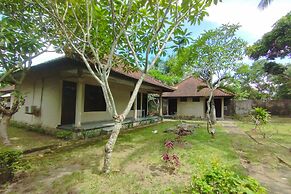 OYO 93647 Bale Gajog Near SDN 2 SEKAROH