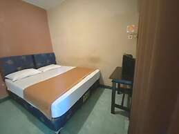 OYO 93647 Bale Gajog Near SDN 2 SEKAROH