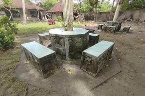 OYO 93647 Bale Gajog Near SDN 2 SEKAROH