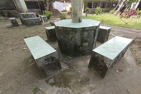 OYO 93647 Bale Gajog Near SDN 2 SEKAROH