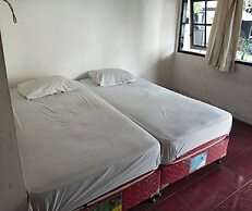 SPOT ON 93651 Losmen Ida Near PT. Narmada Awet Muda (Pabrik Lingsar)