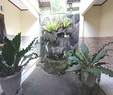 SPOT ON 93651 Losmen Ida Near PT. Narmada Awet Muda (Pabrik Lingsar)