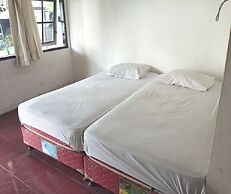 SPOT ON 93651 Losmen Ida Near PT. Narmada Awet Muda (Pabrik Lingsar)