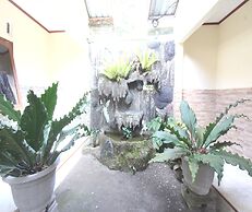 SPOT ON 93651 Losmen Ida Near PT. Narmada Awet Muda (Pabrik Lingsar)