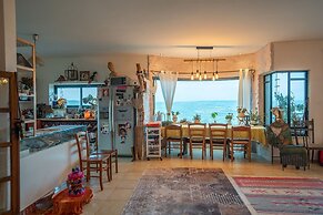 Loveneel Sea Galilee Retreat by SeaNRent