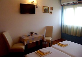 Ognjen - Family Apartments With Free Parking - R1