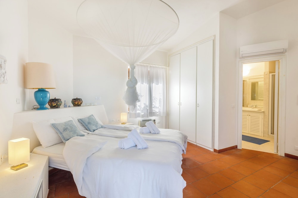 Costa Paradiso Resort