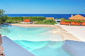 Costa Paradiso Resort