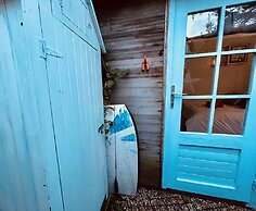 Beautiful Cosy Garden Cabin, 5min Walk to Beach