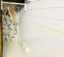 Beautiful Cosy Garden Cabin, 5min Walk to Beach