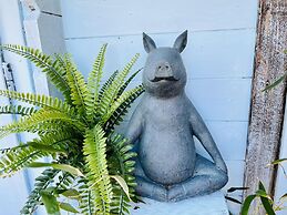 Beautiful Cosy Garden Cabin, 5min Walk to Beach