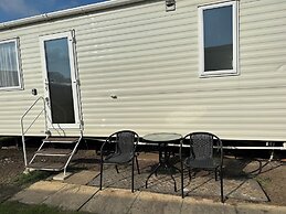 Felixstowe Chimo Caravan 8 Sleeps 5 min to Beach