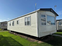 Felixstowe Chimo Caravan 8 Sleeps 5 min to Beach