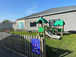 Felixstowe Chimo Caravan 8 Sleeps 5 min to Beach