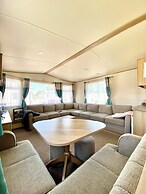 Felixstowe Chimo Caravan 3BR 5mintobeach