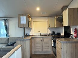 Felixstowe Chimo Caravan 8 Sleeps 5 min to Beach