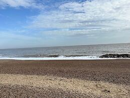 Felixstowe Chimo Caravan 8 Sleeps 5 min to Beach