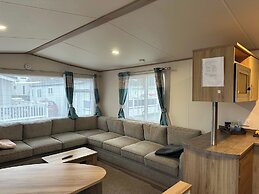 Felixstowe Chimo Caravan 8 Sleeps 5 min to Beach