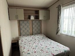 Felixstowe Chimo Caravan 8 Sleeps 5 min to Beach