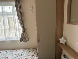 Felixstowe Chimo Caravan 8 Sleeps 5 min to Beach