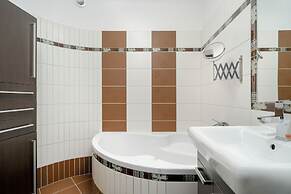 Duplex Apartment in Poznan by Renters