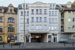 Apartment With Parking Poznań by Renters