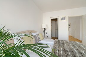 Apartment With Parking Poznań by Renters