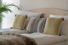 Apartment With Parking Poznań by Renters