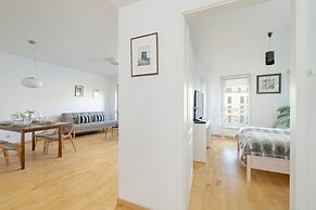 Apartment With Parking Poznań by Renters