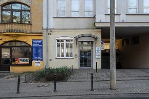 Apartment With Parking Poznań by Renters