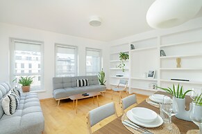 Apartment With Parking Poznań by Renters