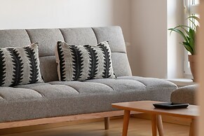 Apartment With Parking Poznań by Renters