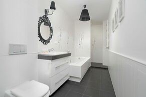 Apartment With Parking Poznań by Renters