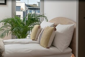 Apartment With Parking Poznań by Renters