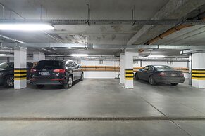 Apartment With Parking Poznań by Renters