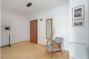 Apartment With Parking Poznań by Renters