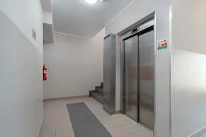 Apartment With Parking Poznań by Renters