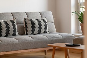 Apartment With Parking Poznań by Renters