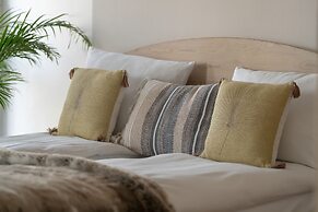 Apartment With Parking Poznań by Renters