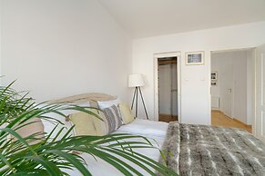 Apartment With Parking Poznań by Renters