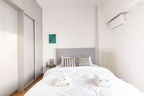 Charming Seaside Apartment Elegant 2BR in Glyfada