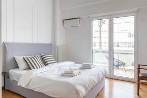 Charming Seaside Apartment Elegant 2BR in Glyfada