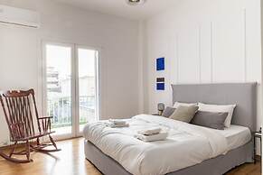 Charming Seaside Apartment Elegant 2BR in Glyfada