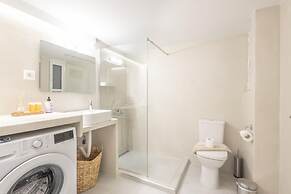 Charming Seaside Apartment Elegant 2BR in Glyfada